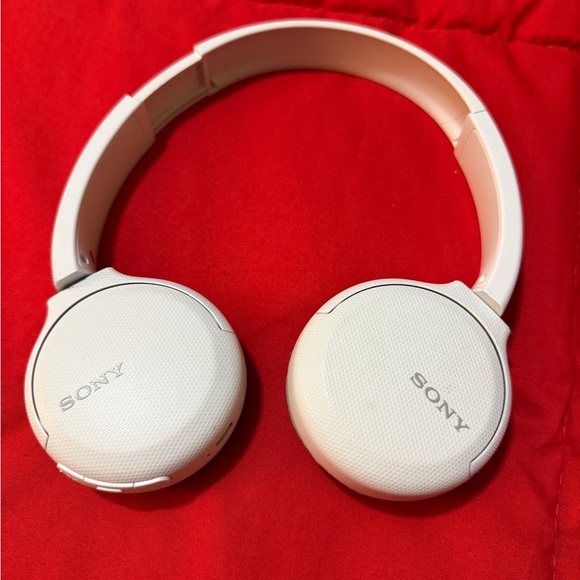 Sony White Wireless Headphones - Picture 1 of 2